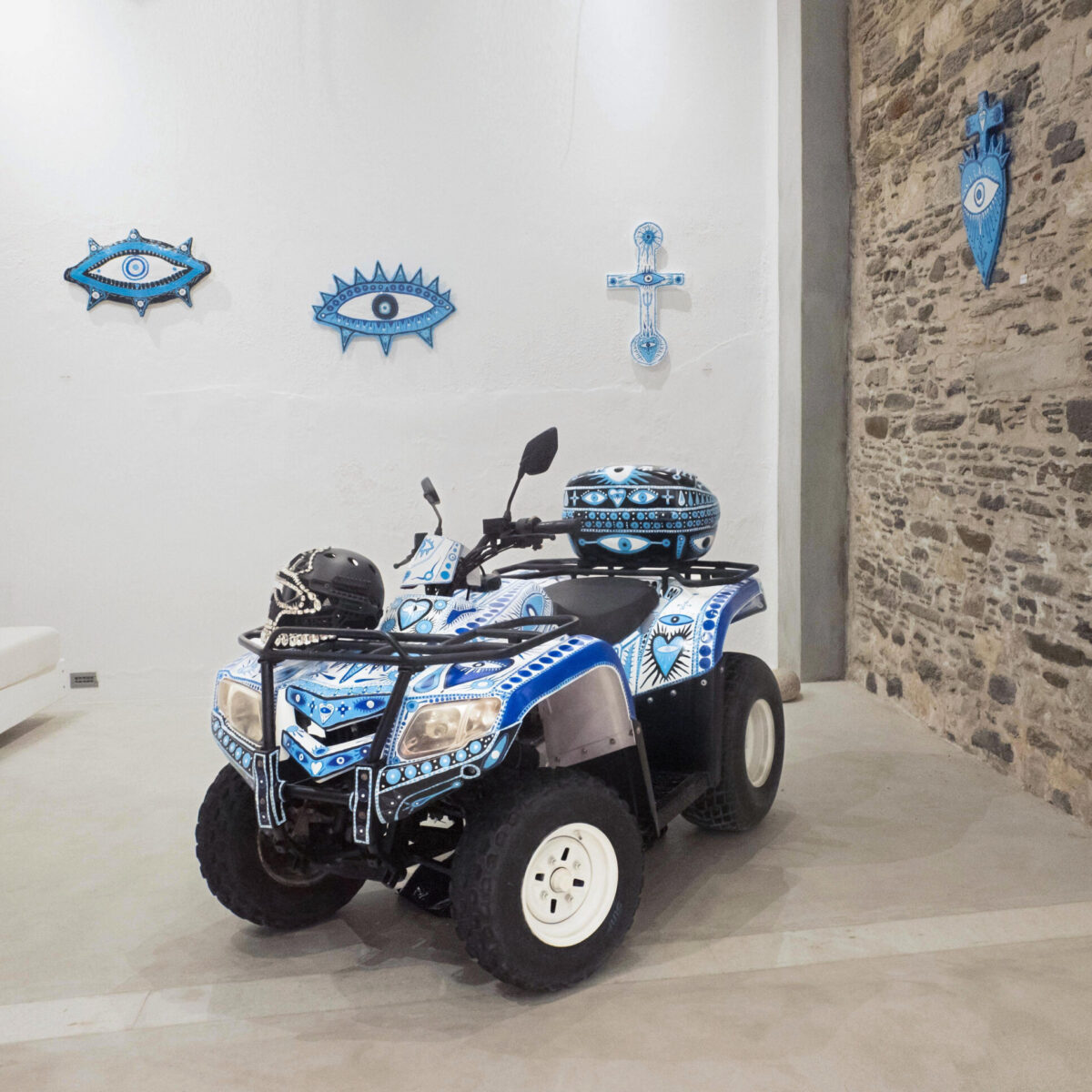 Πάρος: Οι On Aura Tout Vu μεταμόρφωσαν μια γουρούνα σε έργο τέχνης!