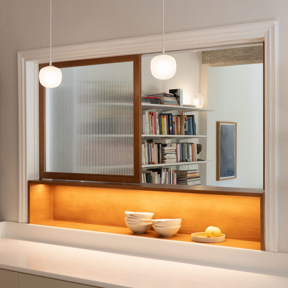 Η ιστορία του παρελθόντος και η σύγχρονη αισθητική συναντήθηκαν σ’ ένα ρετρό ρετιρέ στην Κυψέλη