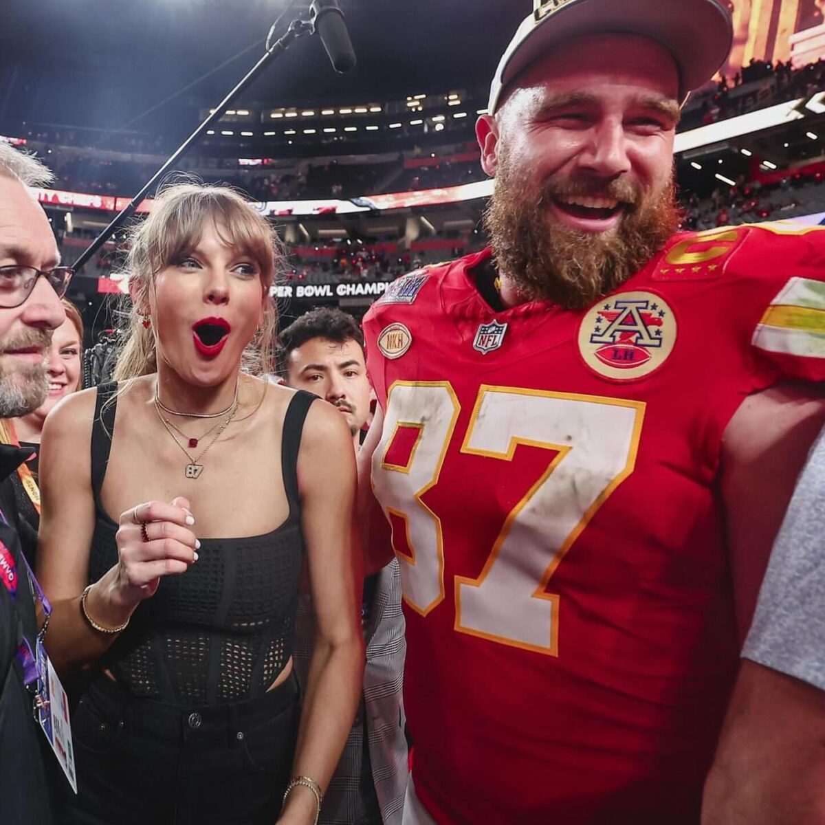 Super Bowl 2024: Γιατί ασχολούμαστε με την Taylor Swift κι όχι με τη νίκη των Kansas City Chiefs;
