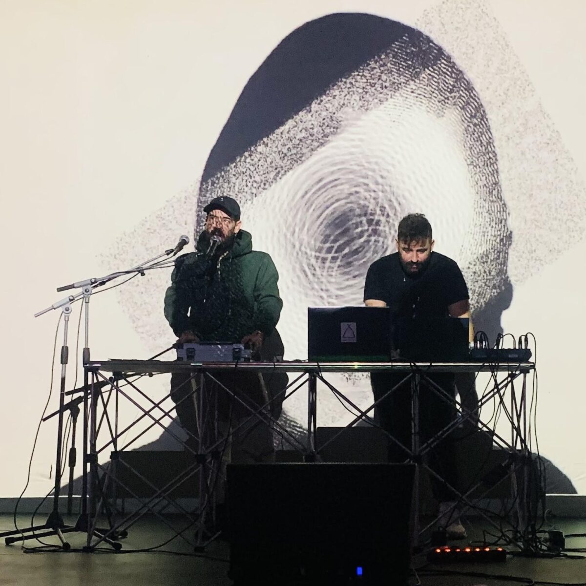 JINX: μια παράσταση των Ginger Creepers Theater Band εμπνευσμένη από την παραλογή Του Νεκρού Αδερφού