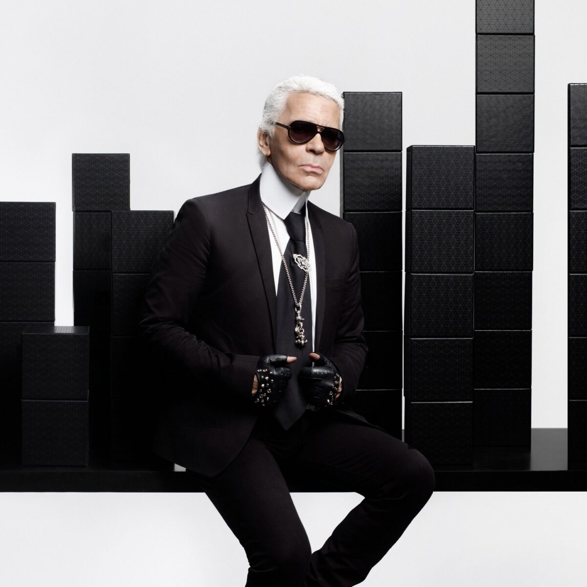 Το φουτουριστικό διαμέρισμα του Karl Lagerfeld στο Παρίσι πωλείται για 10,8 εκατομμύρια δολάρια