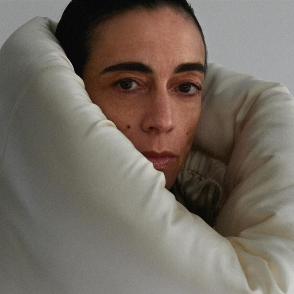 Η Έλενα Τοπαλίδου πρωταγωνιστεί (ξανά) στην καμπάνια της Phoebe Philo