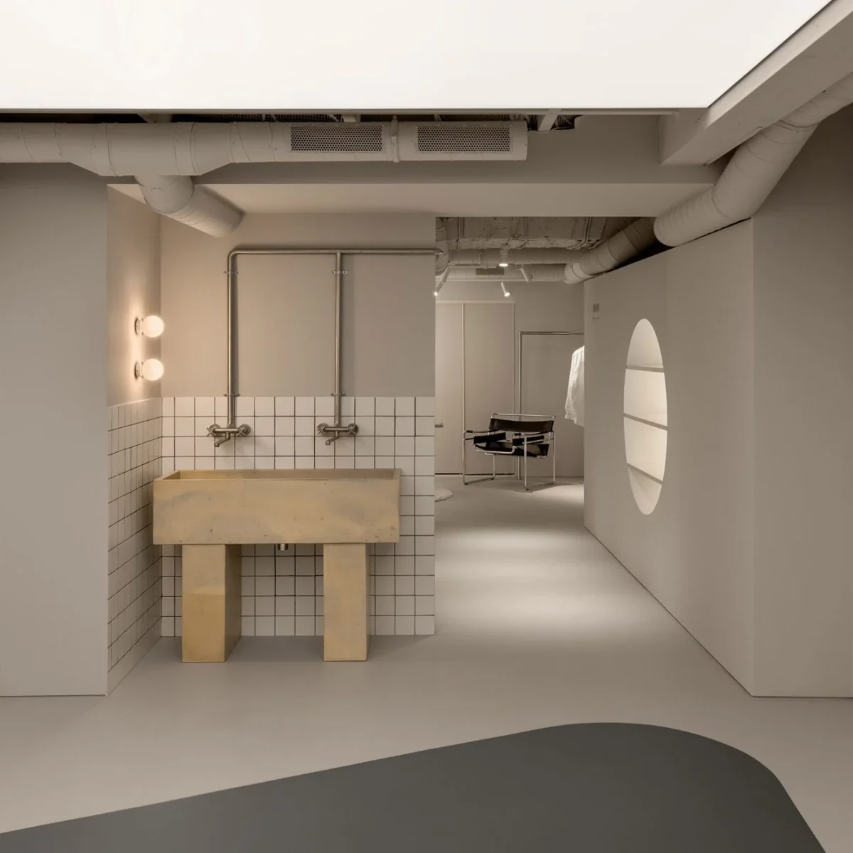 Ίσως το πιο στιλάτο sex shop στον κόσμο μόλις άνοιξε στο Κίεβο