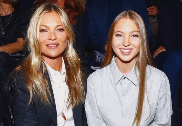 Η κόρη της Kate Moss αναδημιουργούσε την εμβληματική εμφάνιση της μητέρα της από τα ’90s