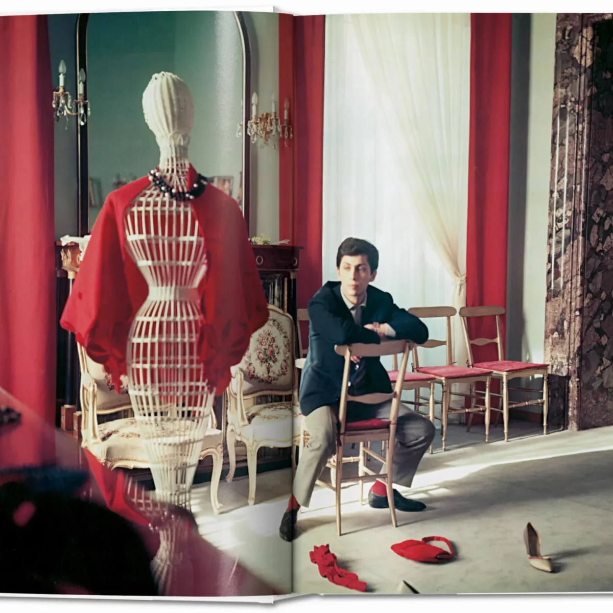 Valentino: Ένα νέο, πολυτελές λεύκωμα τιμά τον Ιταλό μετρ της υψηλής ραπτικής