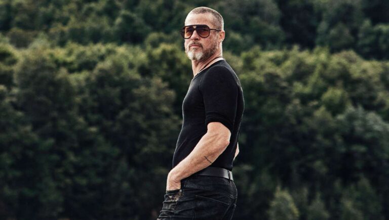 Οι άνδρες του Χόλιγουντ έχουν πάθει εμμονή με τις thigh-high boots του Saint Laurent