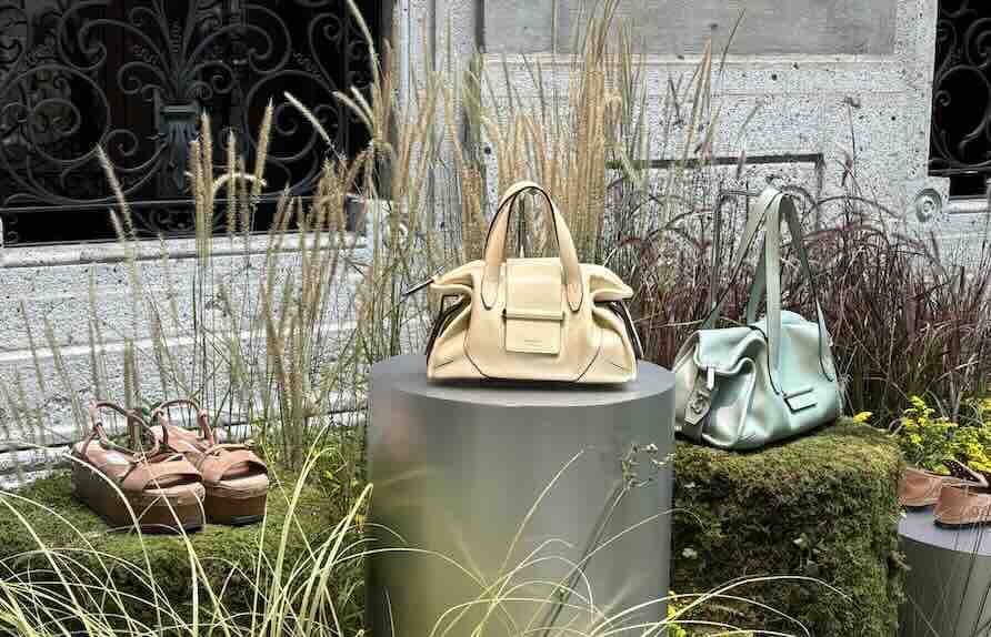 Jimmy Choo SS26: Ένας κήπος γεμάτος λάμψη και μοντέρνα κομψότητα