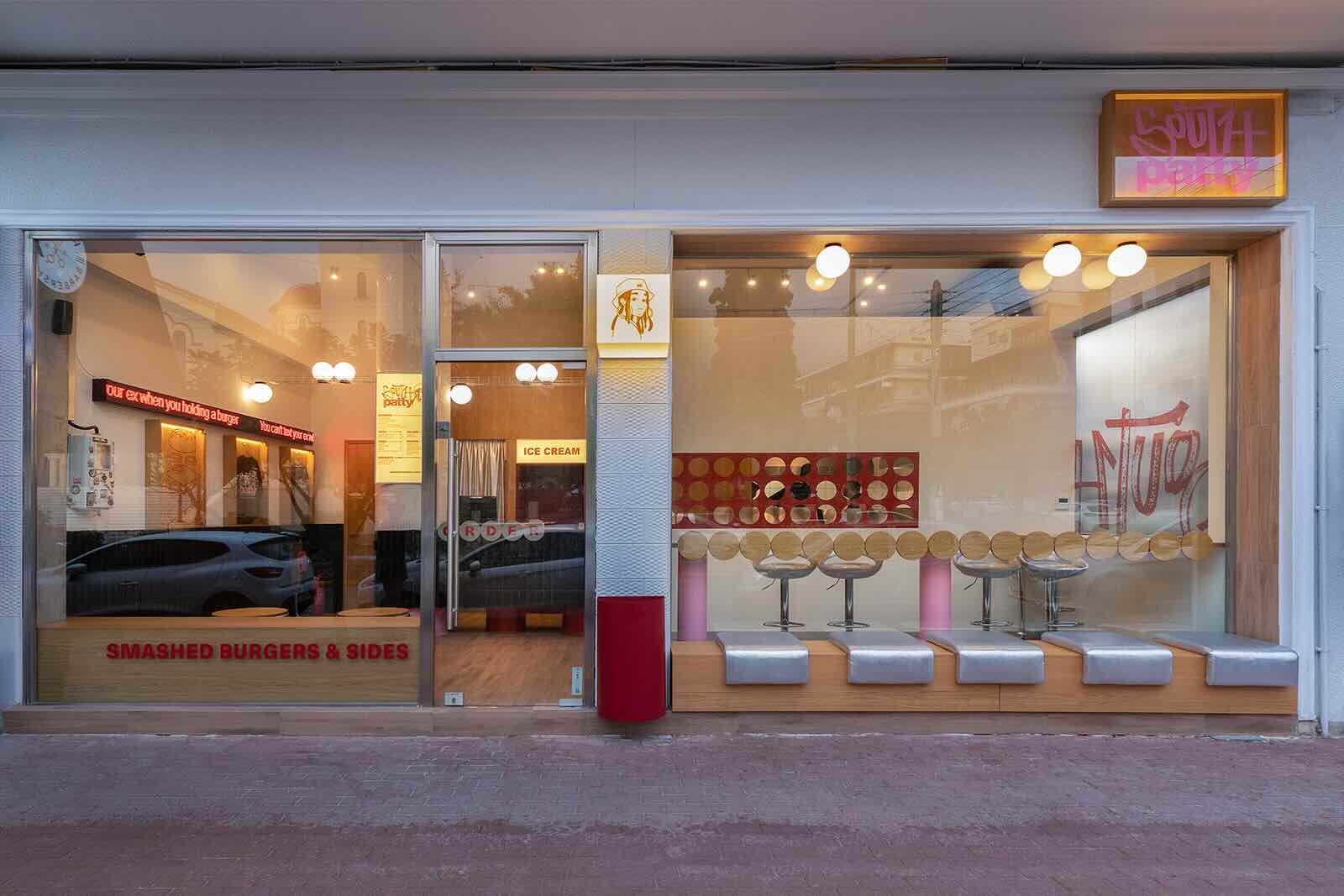 South Patty: Ένα burger bar στην Ηλιούπολη με γεύση από 90s, street culture και design ταυτότητα από South Constructions + Design