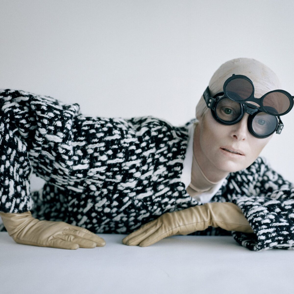 Κάτι τρέχει με την Tilda Swinton -Η εντυπωσιακή έκθεση στο Άμστερνταμ για το ταλέντο και το στιλ της