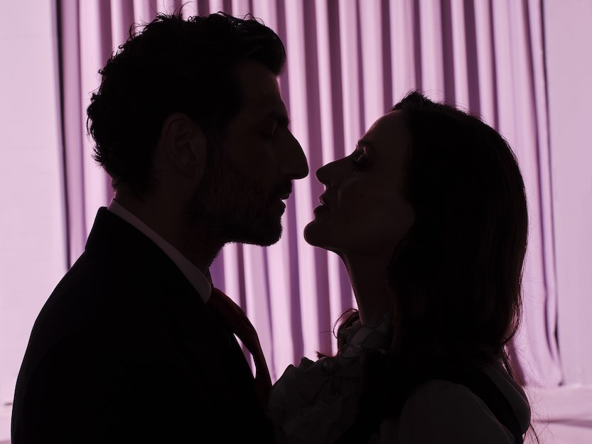 Οιδίποδας στη Στέγη: Ο Robert Icke μετατρέπει τον μύθο σε σύγχρονο πολιτικό θρίλερ