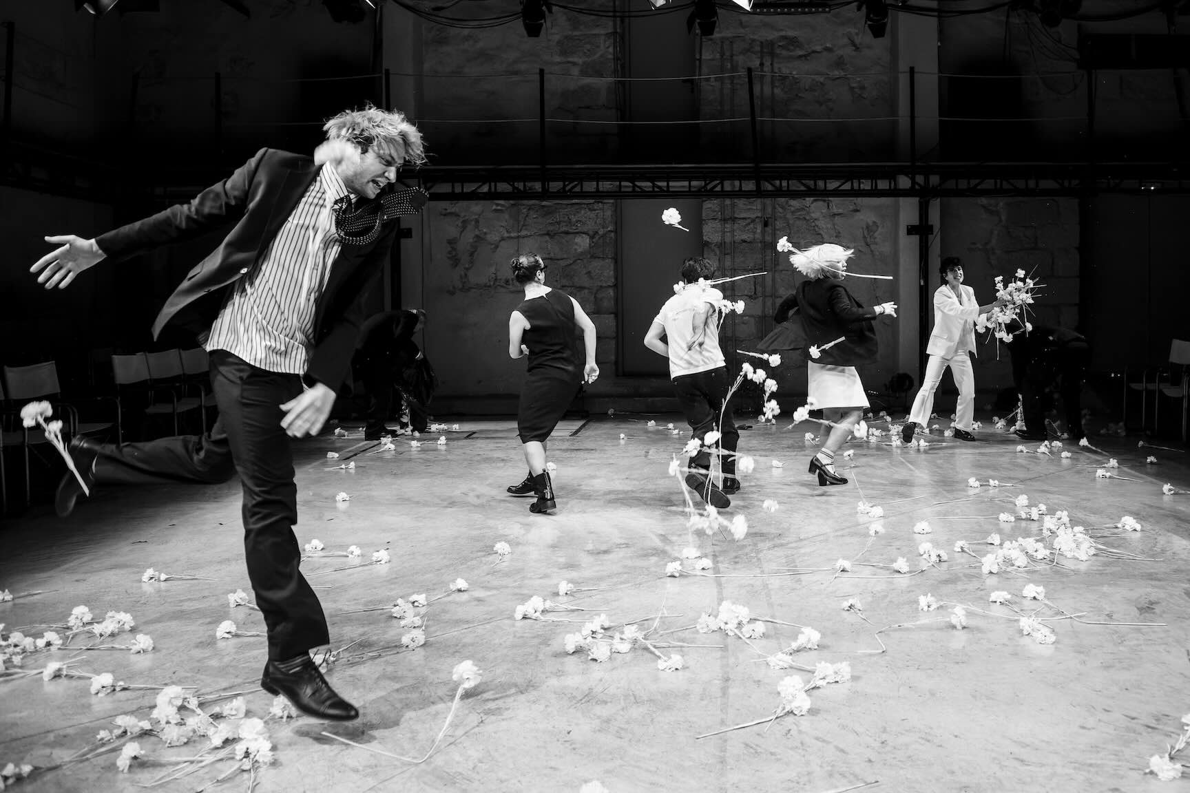 Απόσπασμα από την παράσταση «Οδοιπορικό στη Σατίλα» της Πειραματικής σκηνής του Εθνικού