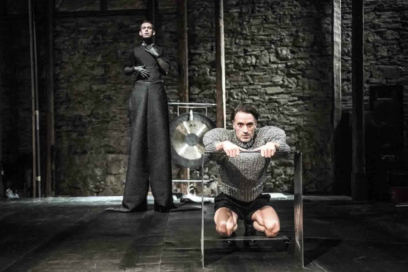 Η παράσταση ΑΙΑΥΤΟΣ επιστρέφει στο Θέατρο Σφενδόνη – Μια τελετουργία για το τέλος του Αίαντα