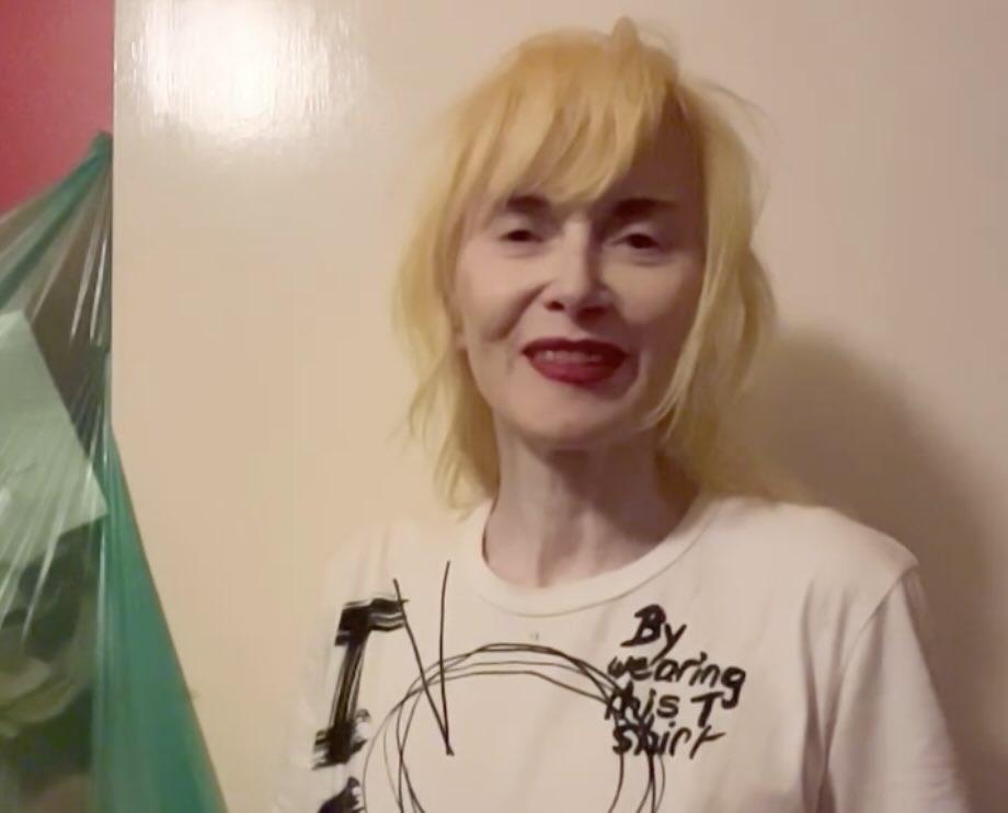 Pam Hogg: Η θρυλική σχεδιάστρια που όρισε το punk-couture δεν είναι πια εδώ Pam Hogg