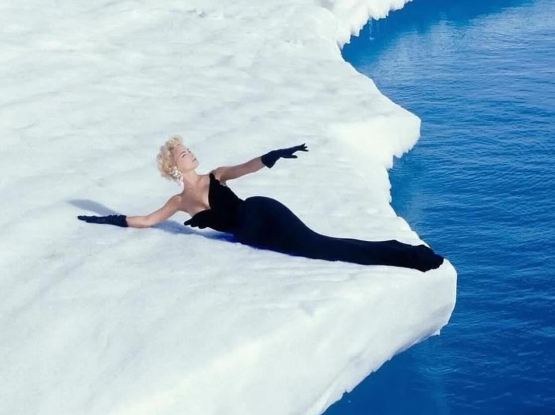 Αυτή η καμπάνια του Mugler στη Γροιλανδία από το 1987 εντυπωσιάζει μέχρι και σήμερα