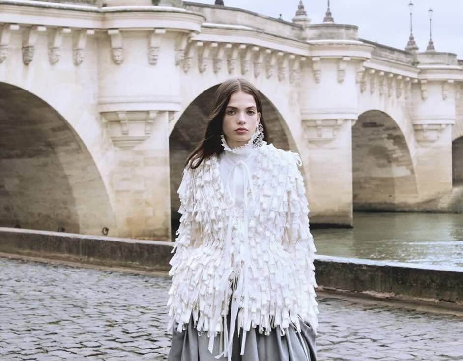 Ο Jonathan Anderson επαναπροσδιορίζει τα εμβληματικά κομμάτια του οίκου στη νέα Dior Fall 2026 συλλογή Dior Fall 2026 συλλογή