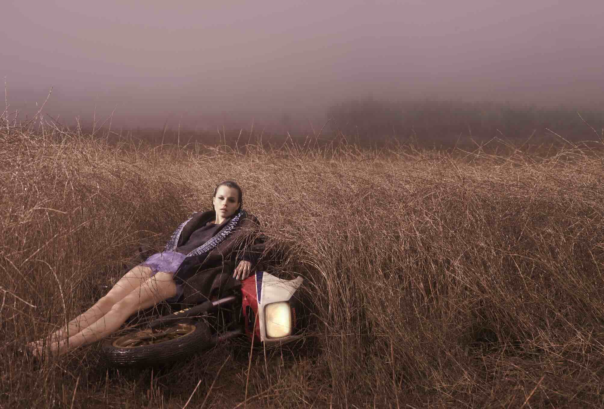 Ανακαλύψτε την 30ετή πορεία του εμβληματικού φωτογράφου μόδας Bill Georgoussis σε μια σπάνια έκθεση στη Λέσβο Bill Georgoussis