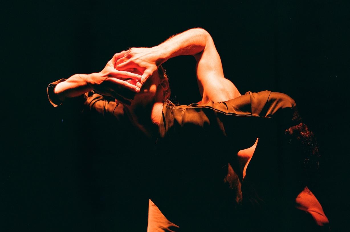 The Great Nothing: Μια παράσταση ανάμεσα στο όνειρο, τη μνήμη και την απώλεια